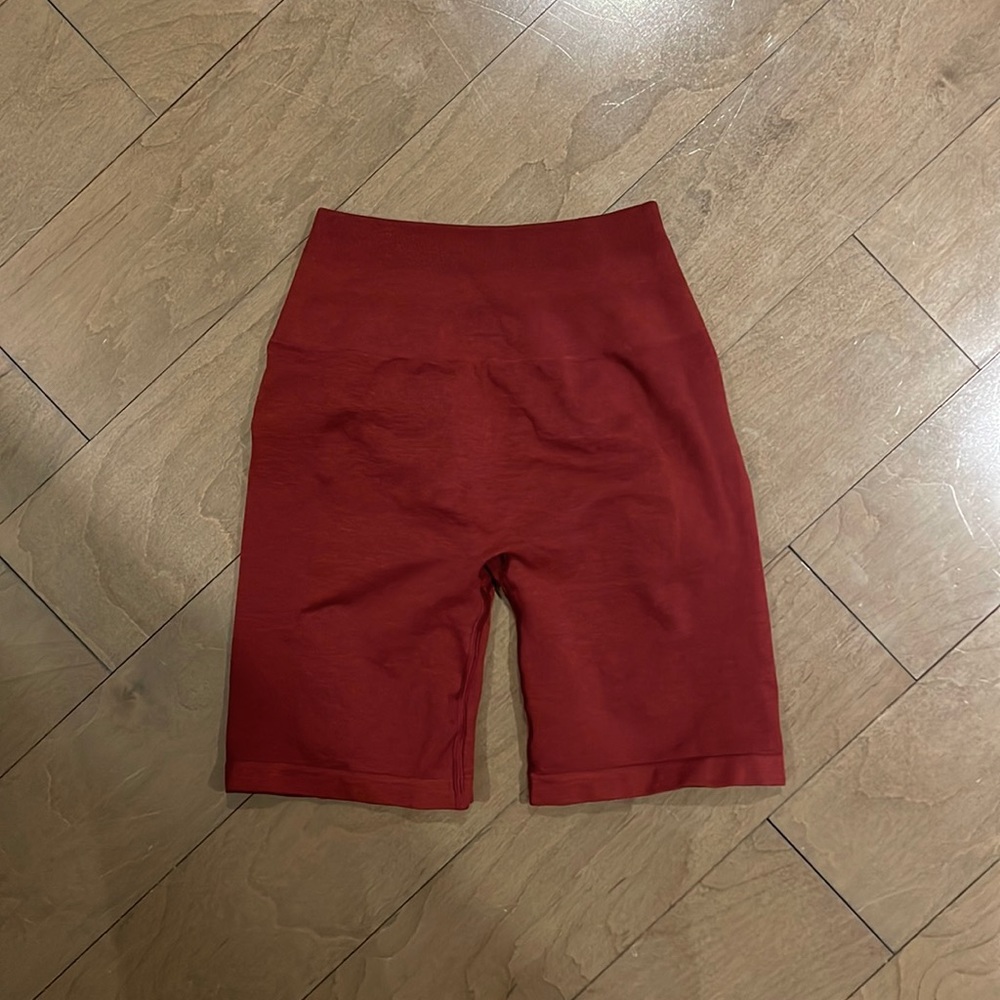 Alphalete amplify biker shorts 7.5"